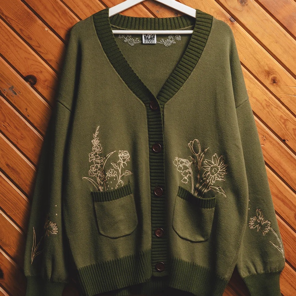 OMOCAT “A Home For Flowers” Cardigan Size Medium